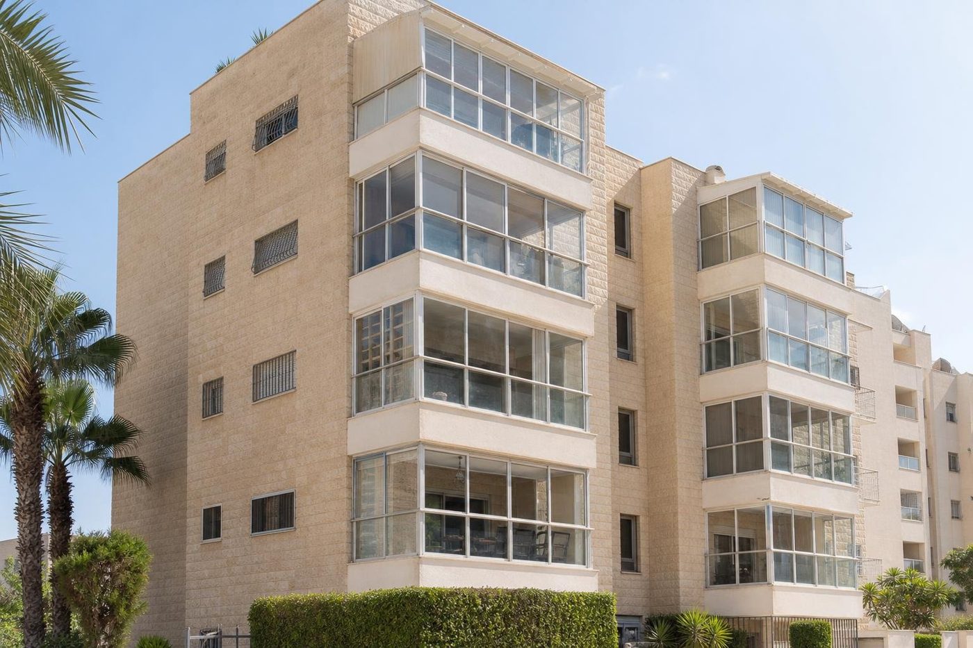 סגירת מרפסת שמש